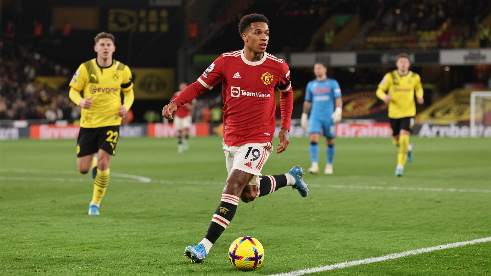 在英超联赛风云激荡的新赛季，曼联球星杰登·桑乔无疑